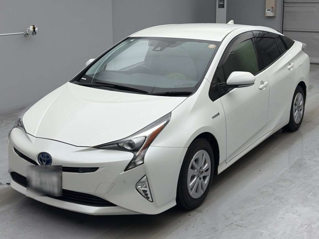 TOYOTA PRIUS — фото