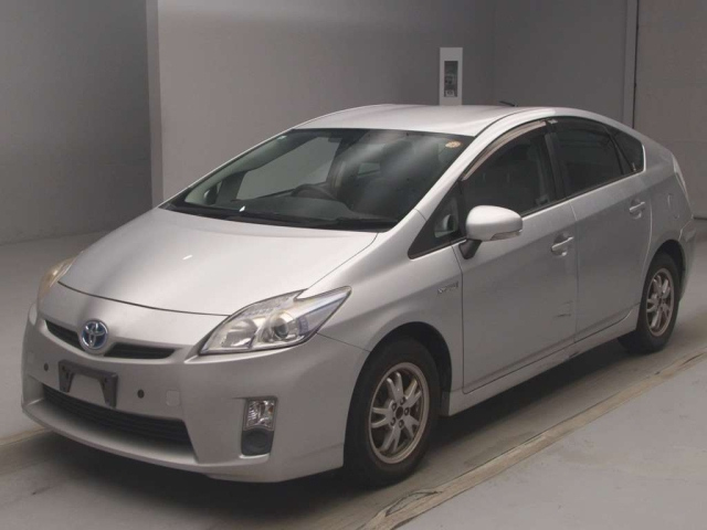 TOYOTA PRIUS — фото