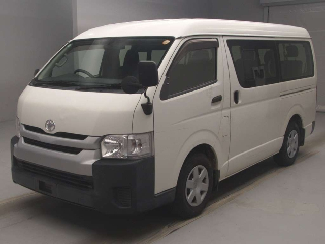 TOYOTA HIACE — фото
