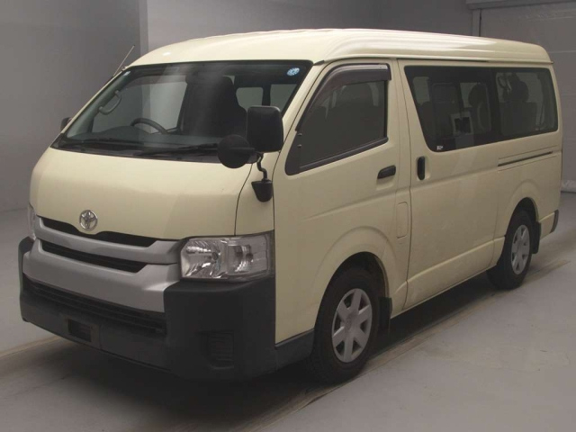 TOYOTA HIACE — фото