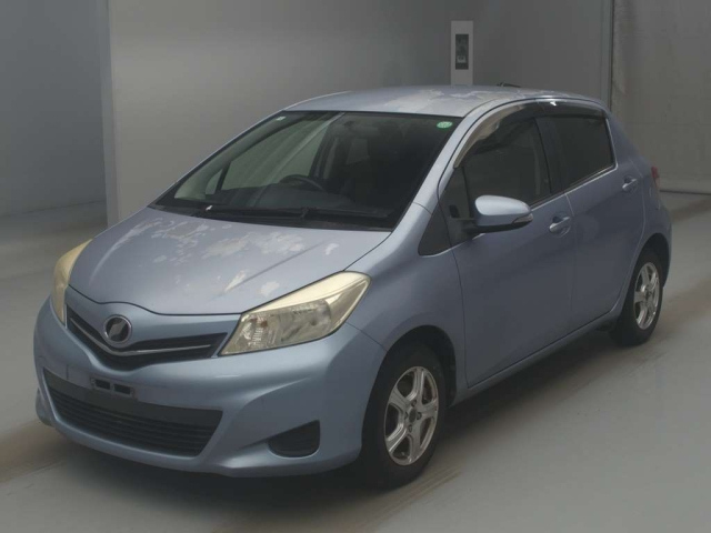 TOYOTA VITZ — фото