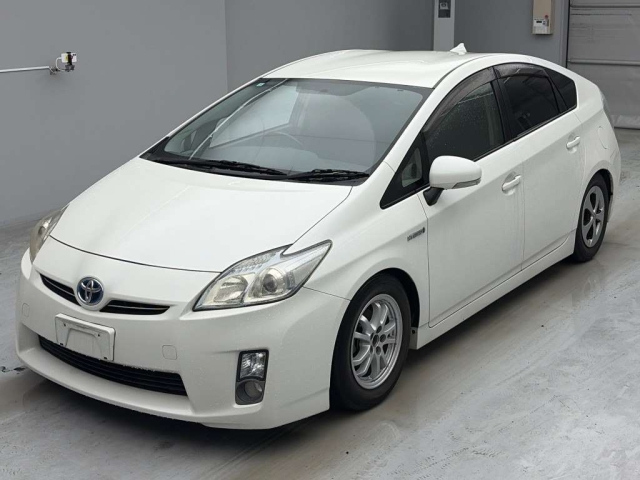 TOYOTA PRIUS — фото