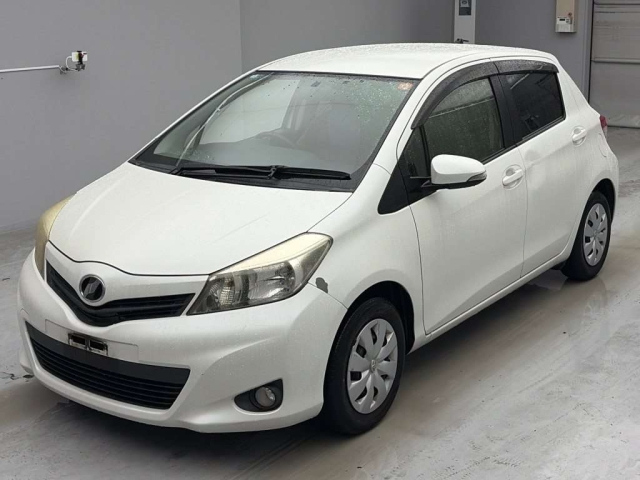 TOYOTA VITZ — фото