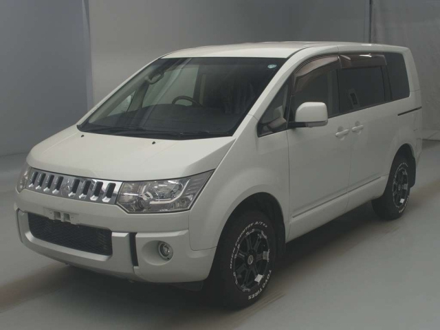 MITSUBISHI DELICA — фото