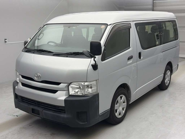 TOYOTA HIACE — фото