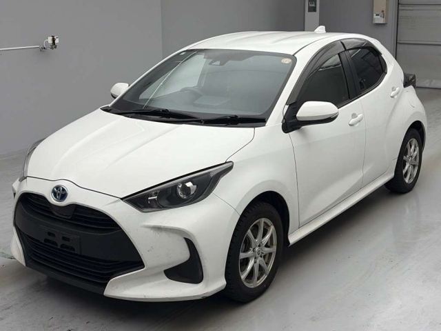 TOYOTA YARIS — фото