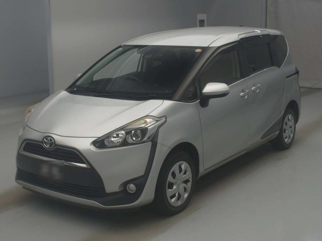 TOYOTA SIENTA — фото