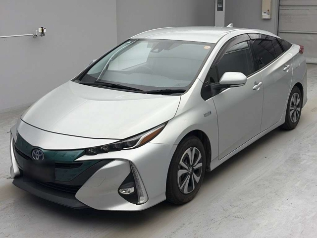 TOYOTA PRIUS — фото