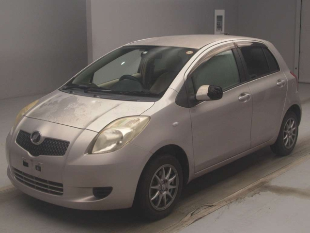 TOYOTA VITZ — фото