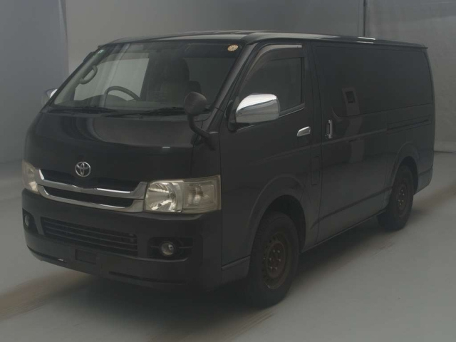 TOYOTA HIACE — фото