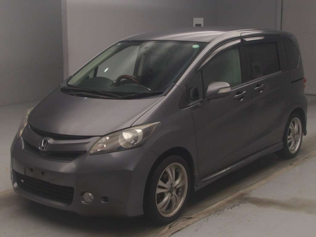 HONDA FREED — фото