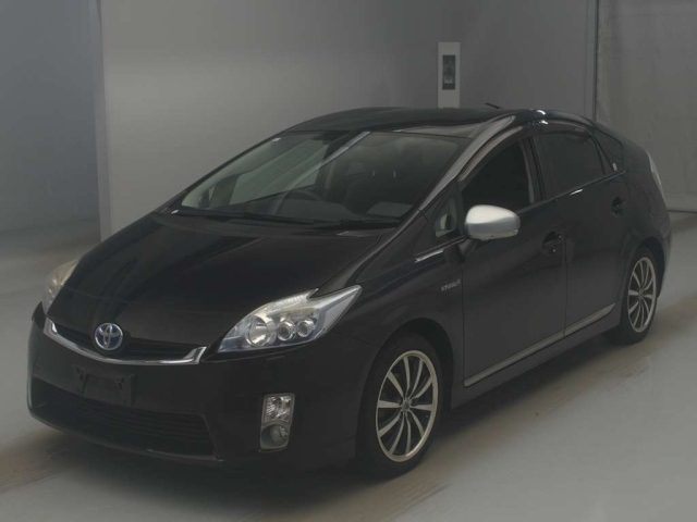 TOYOTA PRIUS — фото