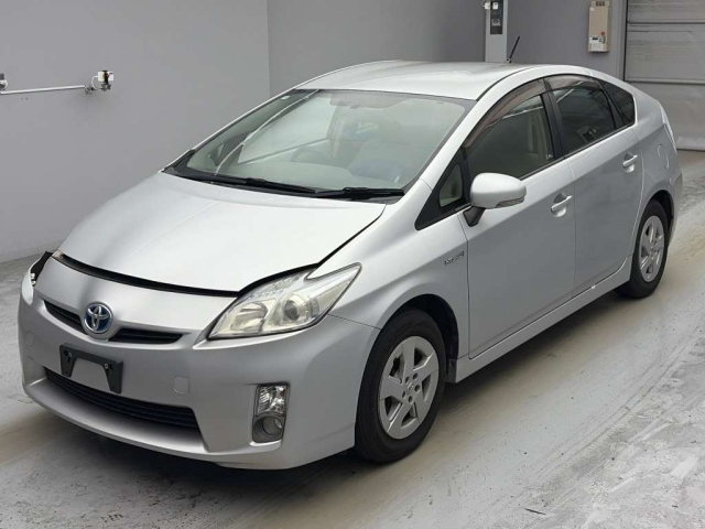 TOYOTA PRIUS — фото