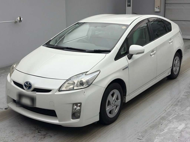 TOYOTA PRIUS — фото