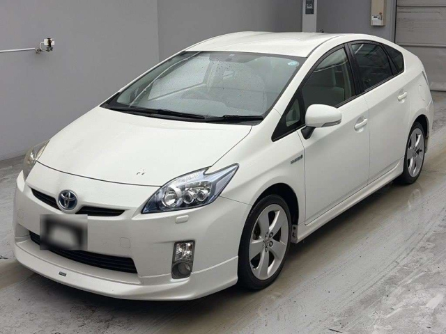 TOYOTA PRIUS — фото
