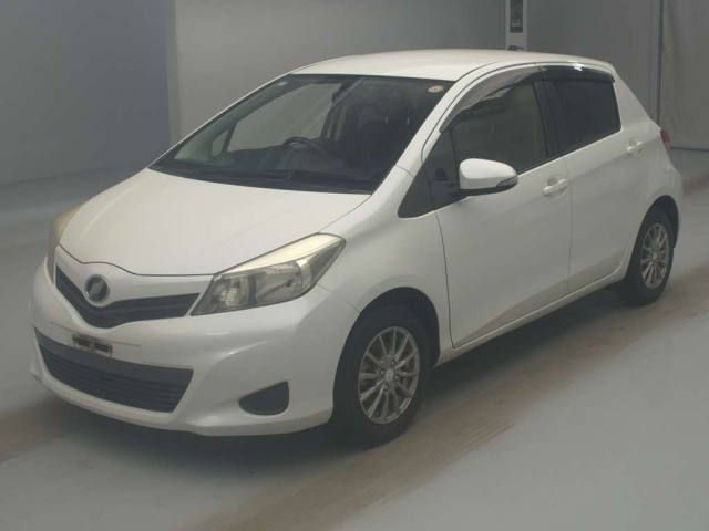TOYOTA VITZ — фото