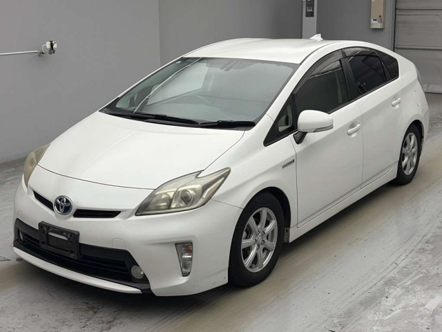 TOYOTA PRIUS — фото