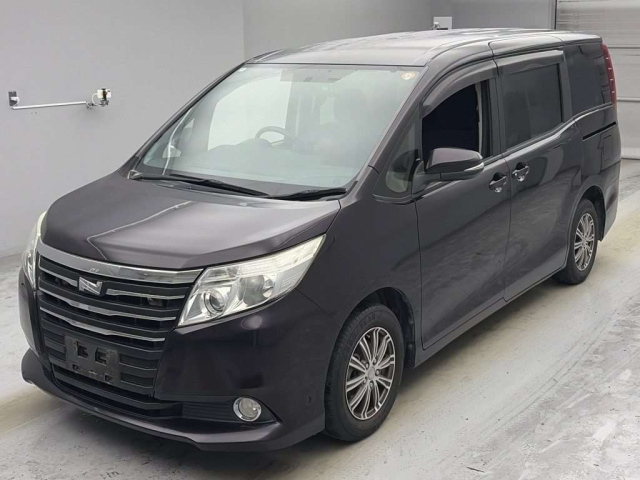 TOYOTA NOAH — фото