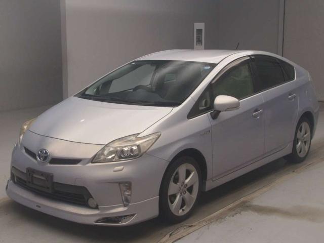 TOYOTA PRIUS — фото