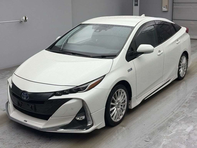 TOYOTA PRIUS — фото