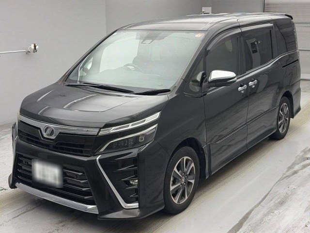 TOYOTA VOXY — фото