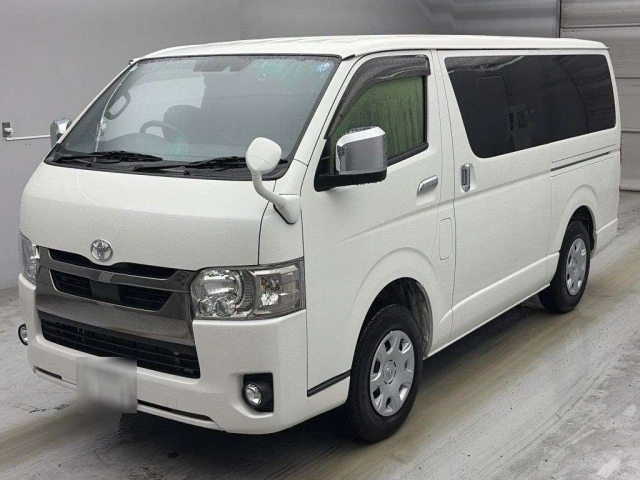 TOYOTA HIACE — фото
