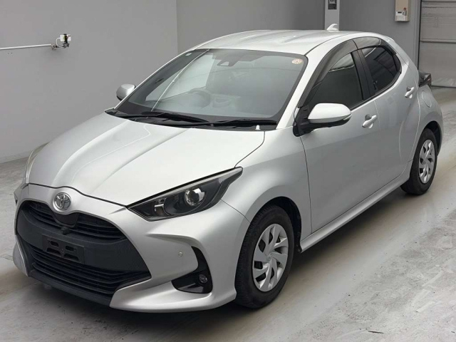 TOYOTA YARIS — фото