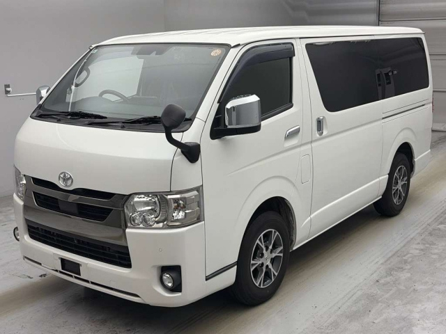 TOYOTA HIACE — фото