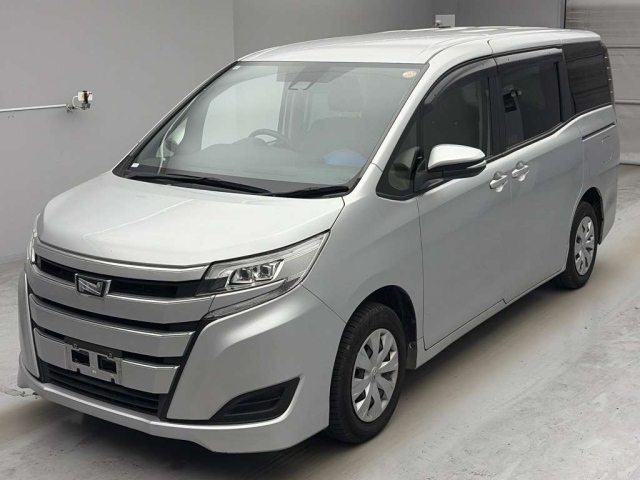TOYOTA NOAH — фото