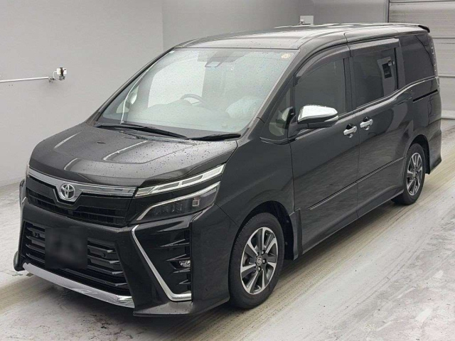 TOYOTA VOXY — фото