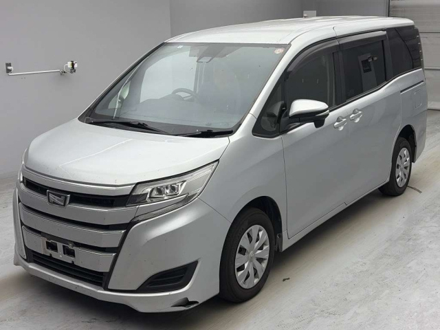 TOYOTA NOAH — фото
