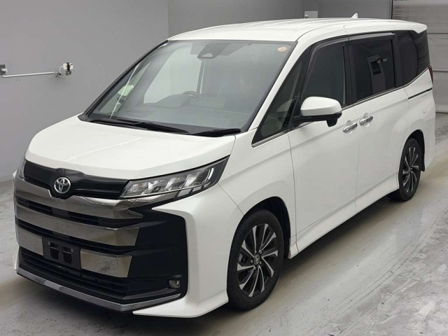 TOYOTA NOAH — фото