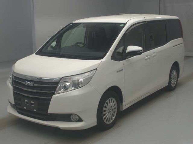 TOYOTA NOAH — фото