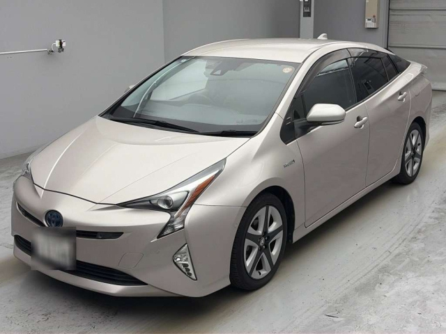 TOYOTA PRIUS — фото