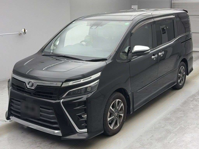 TOYOTA VOXY — фото