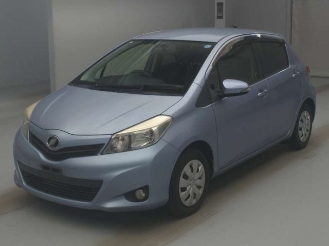TOYOTA VITZ — фото