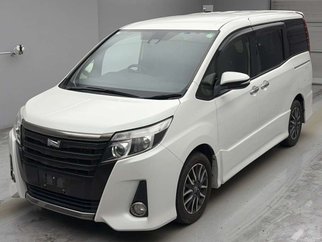 TOYOTA NOAH — фото
