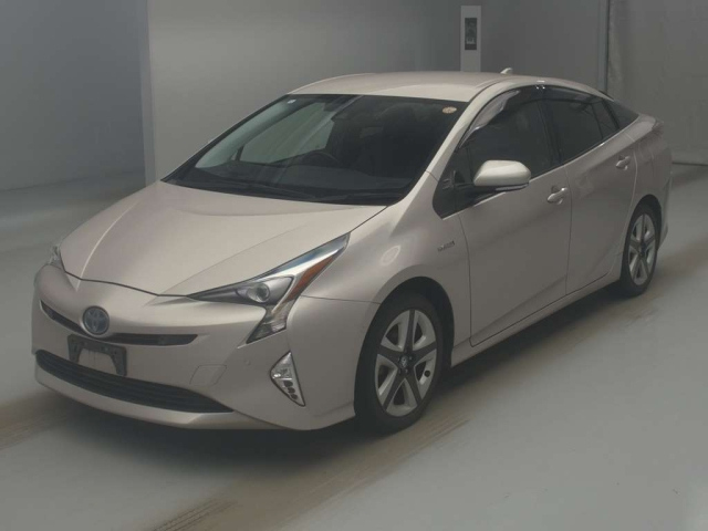 TOYOTA PRIUS — фото