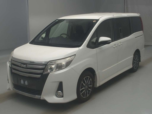 TOYOTA NOAH — фото