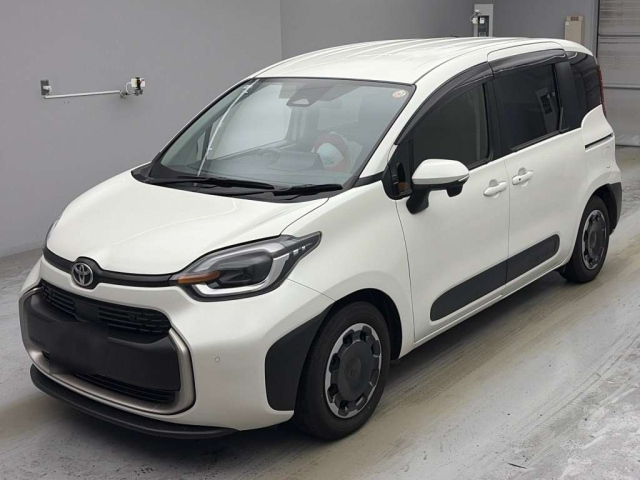 TOYOTA SIENTA — фото