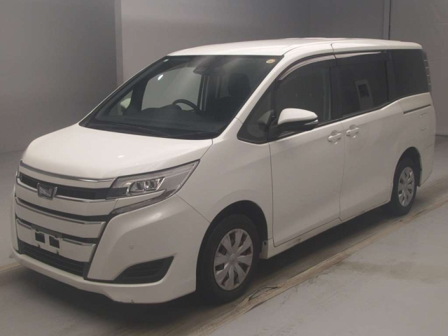 TOYOTA NOAH — фото