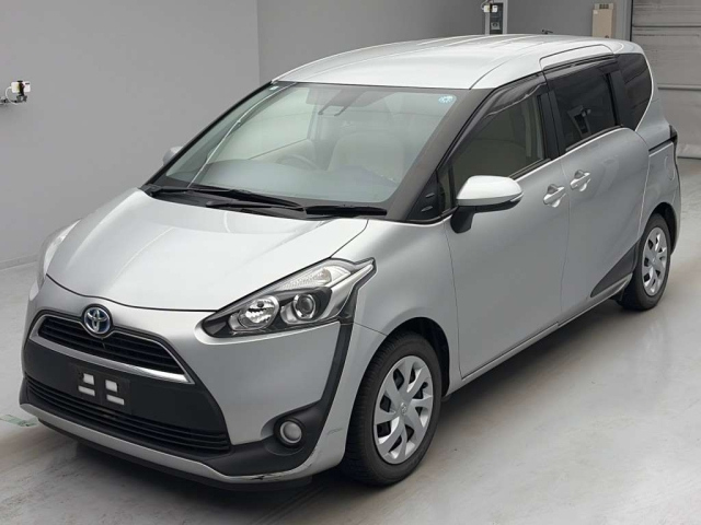 TOYOTA SIENTA — фото