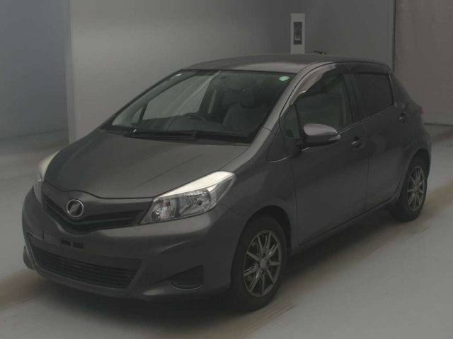 TOYOTA VITZ — фото