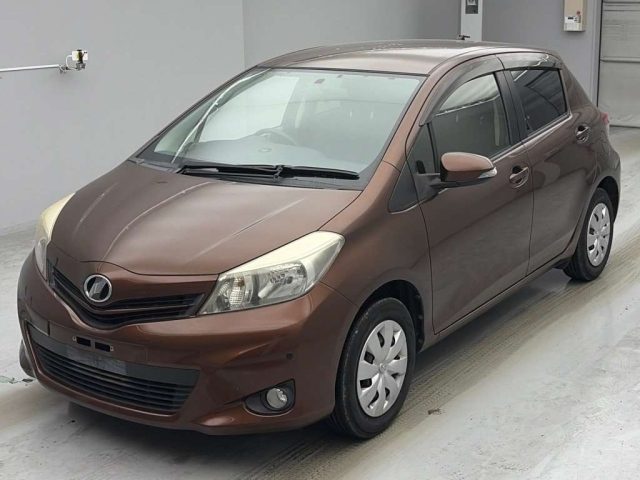 TOYOTA VITZ — фото
