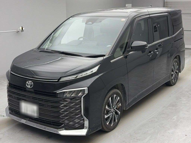 TOYOTA VOXY — фото