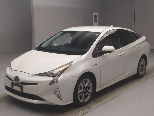 TOYOTA PRIUS — фото
