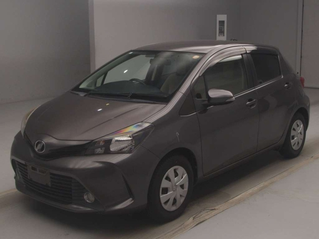 TOYOTA VITZ — фото