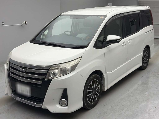 TOYOTA NOAH — фото