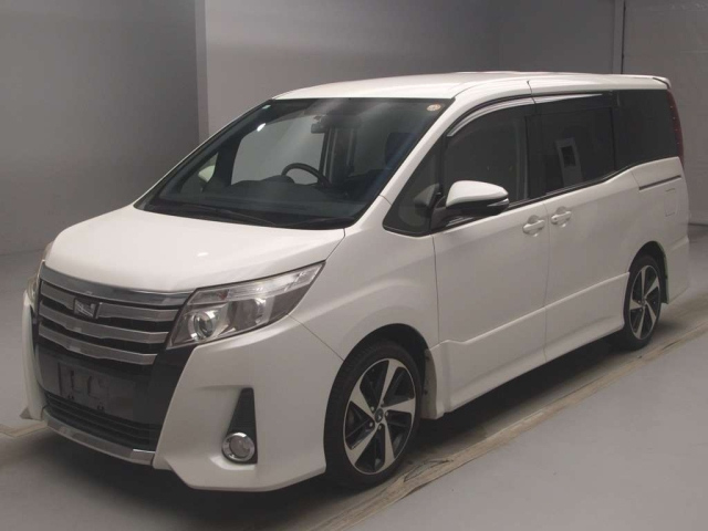TOYOTA NOAH — фото