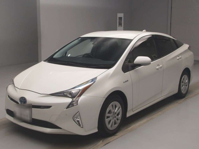 TOYOTA PRIUS — фото